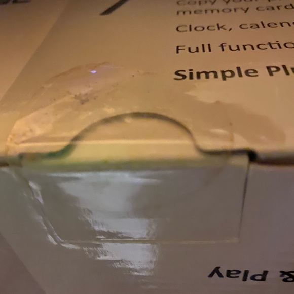 NIB 7” LCD DIGITAL PHOTO FRAME SIMPLE PLUG and PLAY BOX OPENED FOR PHOTOS - Picture 4 of 5